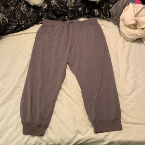 Gray active wear capri pants
